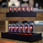 Stilvolle Nixie-Röhren Uhr mit leuchtenden Ziffern, perfekt für Technik- und Wissenschaftsbegeisterte, die ein einzigartiges Dekorationsstück suchen.