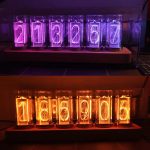 Neon-Ziffernleuchten in bunten Farben, ideal für Dekoration und wissenschaftliche Displays, leuchtend und auffällig.