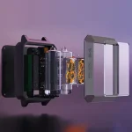 Nahaufnahme eines wissenschaftlichen Gadgets mit transparenten Komponenten, das komplexe technische Details zeigt, ideal für Dekoration oder wissenschaftliche Präsentationen.