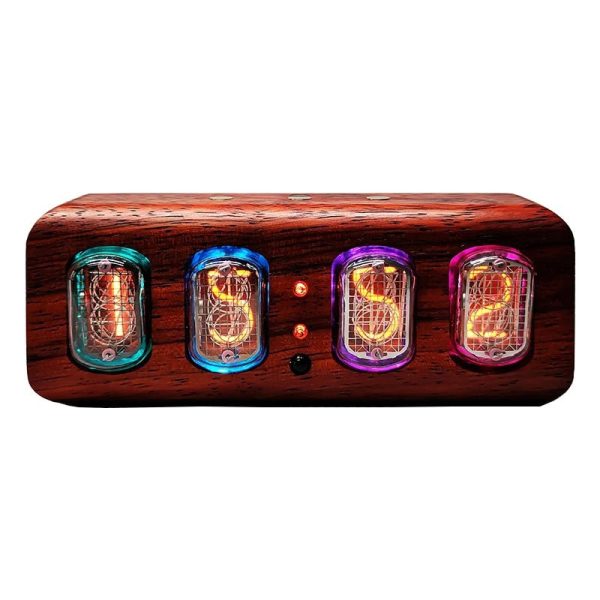 Vintage Nixie-Röhren Uhr auf Holzsockel, zeigt die Zeit mit leuchtenden Zahlen in verschiedenen Farben, ideal für Wissenschafts- und Dekorationsliebhaber.