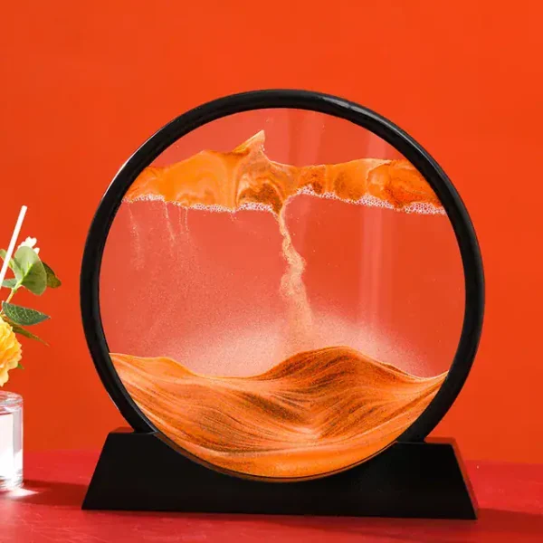 Faszinierendes Sand- und Wasser-Experiment in einem runden Glas, das die faszinierende Interaktion zwischen Flüssigkeiten und Sand zeigt, ideal für wissenschaftliche Dekorationen.
