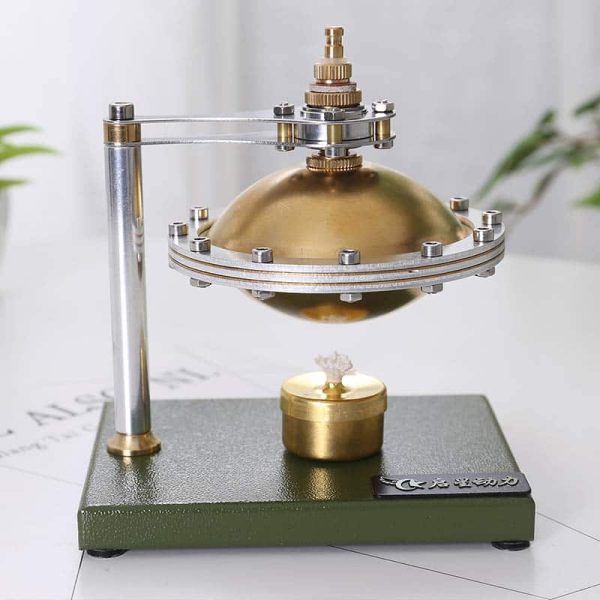 Präzises Pendel-Experiment mit goldener Himmelskugel auf einer stabilen Basis, ideal für wissenschaftliche Demonstrationen und Bildungszwecke.
