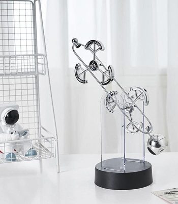Dekoratives Himmelskörper-Modell auf einem schwarzen Sockel, ideal für Wissenschafts- und Raumfahrtdekorationen, zeigt Planeten und Umlaufbahnen in einem modernen Design.