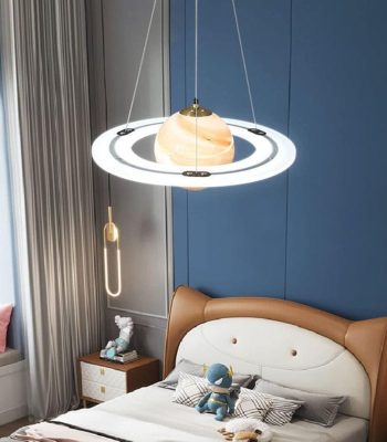 Moderne Deckenlampe mit Himmelskugel-Design, ideal für Schlafzimmer, schafft eine entspannte Atmosphäre.