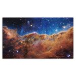 Faszinierendes Bild eines Nebels im Weltraum mit leuchtenden Sternen und kosmischer Staubwolke, ideal für wissenschaftliche Dekorationen und Raumfahrt-Themen.