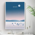 Hochwertiges Poster mit Mondlandschaft und Astronautenmotiv, ideal für Wissenschafts- und Raumfahrtliebhaber. Perfekt als Dekoration für Zuhause oder Büro.