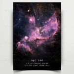 Detailaufnahme des NGC 346, einer sternbildenden Region im Schwan, vor einem Hintergrund voller leuchtender Sterne und kosmischer Nebel, circa 210.000 Lichtjahre entfernt.