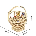 Detailliertes mechanisches Schwerkraft- und Bewegungsmodell mit goldenen und bunten Kugeln, auf einem kunstvollen Sockel, Maße: 135mm x 135mm x 155mm.