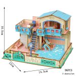 Detailliertes Holzspielhaus mit Wasserbecken, Rutsche und Balkon, ideal für Kinder zum Spielen und Entdecken im Garten.