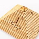 Holzmodell einer schiefen Ebene mit Messskala, ideal für Physik-Experimente und Bildungszwecke.
