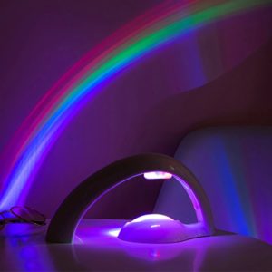 Modernes Lichttherapiegerät mit buntem Regenbogenlicht, ideal für Wellness und Entspannung, schafft eine beruhigende Atmosphäre in jedem Raum.