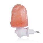 Salzlampe in Form eines Salzblocks mit USB-Anschluss, ideal für entspannende Beleuchtung und Raumdekoration.