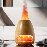 Innovativer Luftbefeuchter mit realistischem Flammen- und Nebeleffekt, ideal für moderne Wohnräume und Büros, sorgt für angenehmes Raumklima.