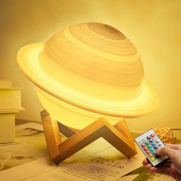 Detailliertes Holzmodell des Planeten Saturn mit Ringen, ideal für Wissenschafts- und Dekorationszwecke. Perfekt für Bildung und Raumfahrt-Enthusiasten.