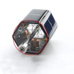 Miniatur-Sonnenkollektor mit Mikroskop-Objekt, ideal für Wissenschaftsdekorationen und Gadgets, zeigt die inneren Komponenten eines Solarmoduls.