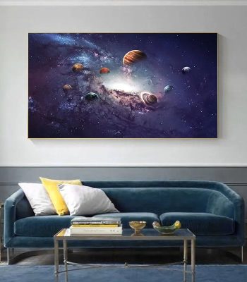 Großes Wandbild des Sonnensystems mit Planeten und Galaxien, ideal für moderne Wohnräume und wissenschaftliche Dekorationen.