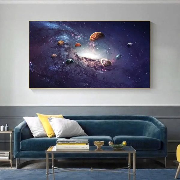Großes Wandbild des Sonnensystems mit Planeten und Galaxien, ideal für moderne Wohnräume und wissenschaftliche Dekorationen.