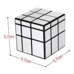 Magnetischer 3x3x3 Würfel, ideal für Geduldsspiele und Denksport, mit schwarzen Linien und weißen Flächen, Maße: 5,7 cm.