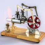 Historische Feuerzeugmaschine mit Metallteilen und Holzbasis, ideal für wissenschaftliche Dekorationen und Vintage-Designs.