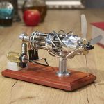 Detailliertes Bild eines wissenschaftlichen Modells auf Holzbasis, das eine Miniatur-Dampfturbine mit Propeller zeigt, ideal für Dekoration und wissenschaftliche Gadgets.