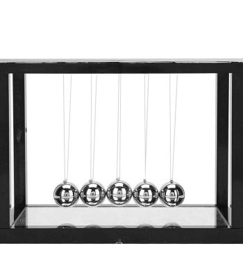 Pendel-Experiment mit fünf metallischen Kugeln in einem schwarzen Rahmen, ideal für wissenschaftliche Demonstrationen und Bildung.