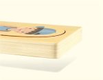 Kunststoff-Puzzle mit wissenschaftlichem Motiv für Kinder, detailreiche Illustration eines jungen Forschers, ideal für Lern- und Spielzwecke.