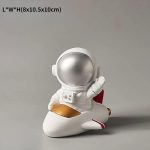 Dekoratives Raumfahrt-Accessoire mit Astronautenfigur.