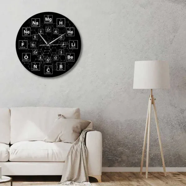 Moderne Wanduhr mit chemischen Elementen im schwarzen Design, perfekt für Wissenschafts- und Chemieliebhaber, dekoratives Element für das Zuhause oder Büro.
