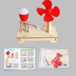 Wissenschaftliches Experiment mit Ventilator, LED-Lampe und Lichtmaschine auf Holzbasis, ideal für Bildungszwecke und DIY-Projekte.