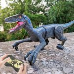 Ferngesteuerter Dinosaurier mit realistischen Details, beweglichen Gliedmaßen und aufklappendem Maul, ideal für Kinder und Sammler.