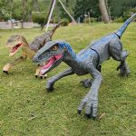 Realistische Dinosaurier-Modelle aus Kunststoff, ideal für Dekorationen und wissenschaftliche Themen im Garten oder bei Veranstaltungen.