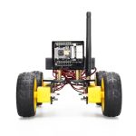 Kleines robotisches Fahrzeug mit Sensoren, Antenne und gelben Rädern, ideal für Wissenschafts- und Technikprojekte.