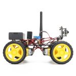 Kleiner ferngesteuerter Roboter mit gelben Rädern, elektronischen Komponenten und Antenne, ideal für Wissenschafts- und Technikprojekte.