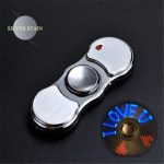 Hochwertiger silberner Fidget Spinner mit leuchtenden blauen und roten LED-Lichtern, ideal für Stressabbau und Unterhaltung.