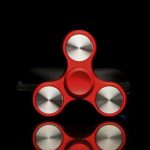 Hochwertiger Fidget Spinner aus Metall und Kunststoff in Rot, ideal für Stressabbau und Konzentrationsförderung, perfekt als wissenschaftliches Gadget und Dekoration.