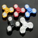 Ein farbenfroher Fidget-Spinner mit fünf Armen, ideal zur Stressreduktion und zum Spaß.