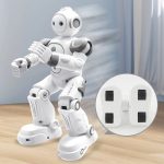 Moderner weißer Roboter mit beweglichen Armen und Beinen, ideal für Kinder und Technikliebhaber, inklusive Ladegerät für Batterien.