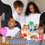 Kinder führen wissenschaftliche Experimente mit bunten Flüssigkeiten und Laborausrüstung durch, um die Freude an Wissenschaft und Lernen zu fördern.