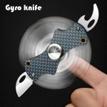 Innovatives Gyro Messer mit drehbarem Klingen-Design, ideal für Wissenschafts- und Dekorationszwecke, mit blauer Musterung und beweglicher Klinge.