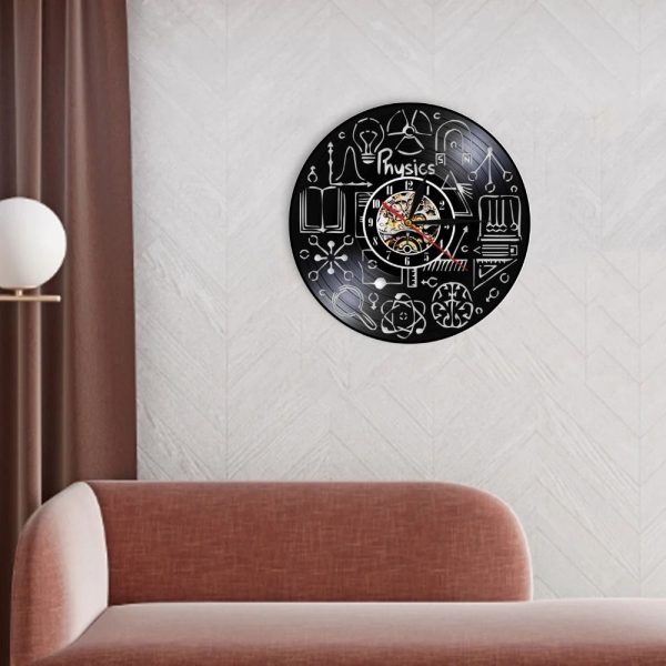 Moderne Wanduhr mit Physik- und Wissenschaftssymbolen, ideal für Wissenschafts- und Technikliebhaber, dekoratives Element für Wohnzimmer oder Büro.