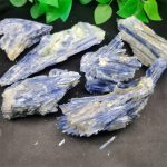 Natürliche himmelblaue Kristalle aus Mineralien, ideal für wissenschaftliche Dekorationen und Sammlungen.