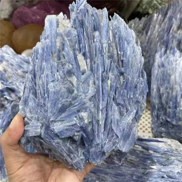 Himmelsblauer Kristallcluster, der die Schönheit der Mineralien zeigt, perfekt für Sammler und Dekoration.