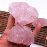Rosenquarz Kristalle, große rosa Steine, ideal für Dekoration und spirituelle Anwendungen, handgefertigt, natürliche Mineralien, perfekte Geschenkidee, beruhigende Energie, ästhetisch ansprechend.