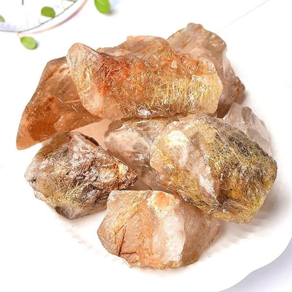 Natürlicher Edelstein mit goldenen Einschlüssen, ideal für Dekoration und spirituelle Anwendungen.