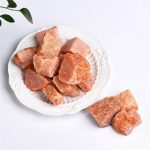 Natürlicher Salzstein für Salz- und Gewürzbehälter, ideal zum Aromatisieren und Verfeinern von Speisen, handgefertigt, rustikales Design.