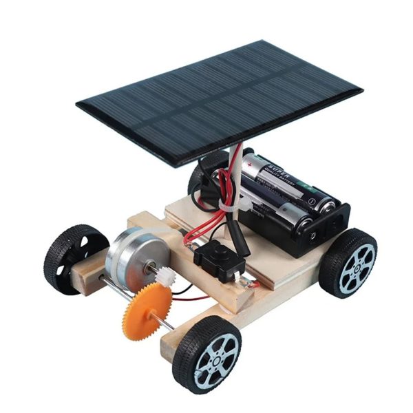 Solarbetriebenes Fahrzeugmodell mit Motor, Rädern und Solarpanel, ideal für wissenschaftliche Experimente und Bildungszwecke.