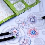 Höhenverstellbare geometrische Zeichenwerkzeuge für wissenschaftliche und kreative Anwendungen.