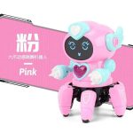 Niedlicher pinker Roboter mit Herz-Details, beweglichen Armen und Beinen, ideal für Kinder und als Dekoration, mit digitalem Gesicht und freundlichem Ausdruck.