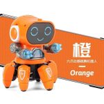 Interaktiver orangefarbener Roboter mit lachendem Gesicht, beweglichen Armen und Beinen, ideal für Kinder und Technikliebhaber.