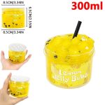 Kleines, transparentes Gelée-Behältnis mit gelbem Lemon Jelly Boba, inklusive schwarzem Strohhalm, ideal für Spiel- und Dekorationszwecke.